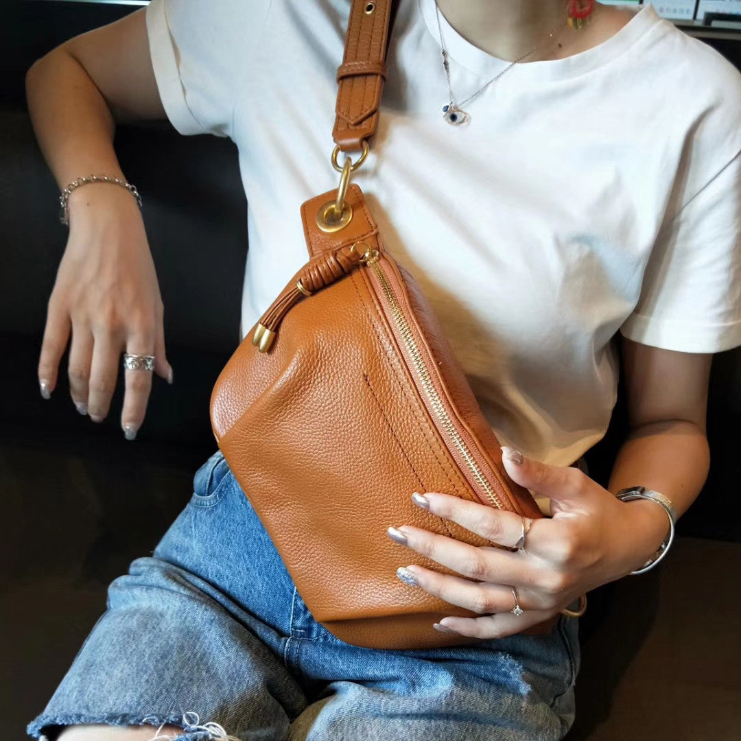 New Fashion Trendy Genuine Top Layer Cow Leather Messenger Bag With Wide Shoulder Strap For Daily Use Horizontal