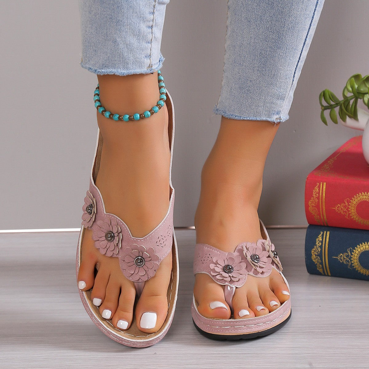 Women's Three-Flower Flat Flip-Flops