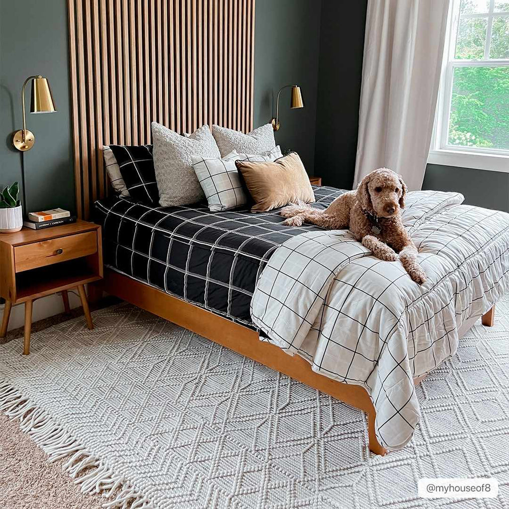 Ramsbury Hand Woven Cotton & NZ Wool Area Rug – Gray & White with Fringe