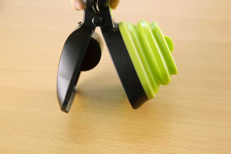 Foldable Dog Pooper Scooper For Travel With 1 Roll Biodegradable Bags Clean Up Excreta Easily
