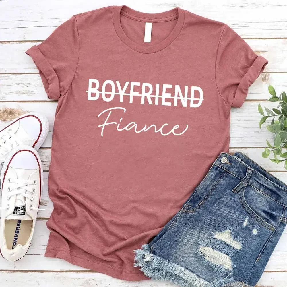 Mauve graphic T-shirt with BOYFRIEND and Fiance print