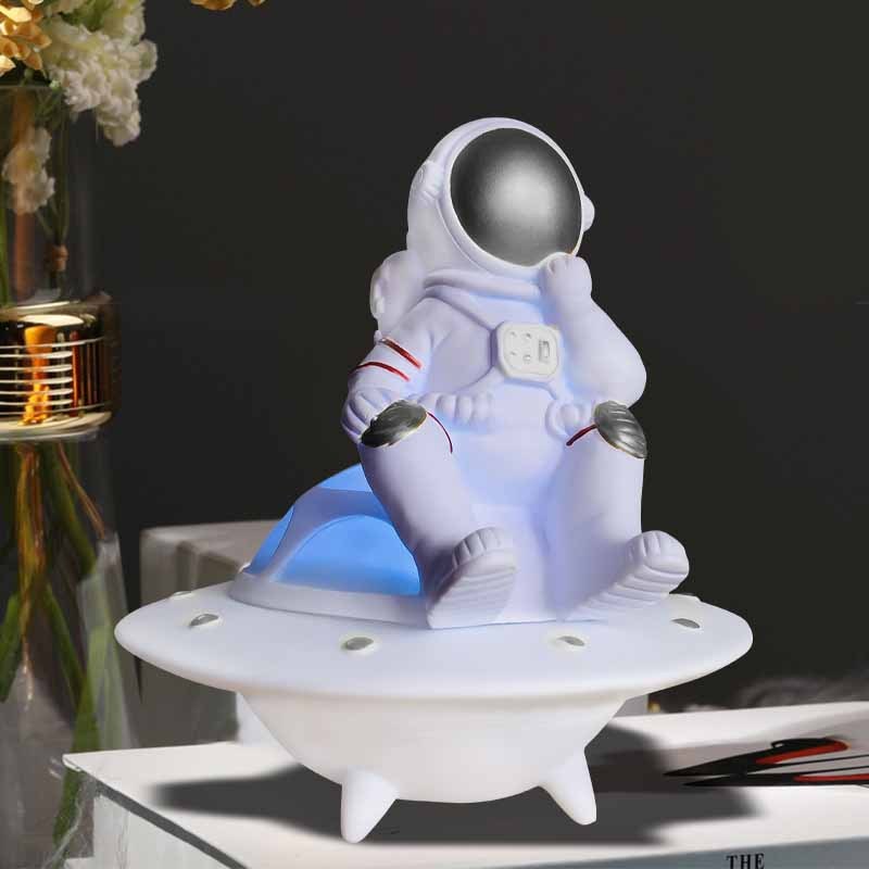 Moon Light UFO Astronaut Wireless Bluetooth TWS Speaker 360 Stereo Sound FM 1200mAh TF Card Battery Gift Decoration