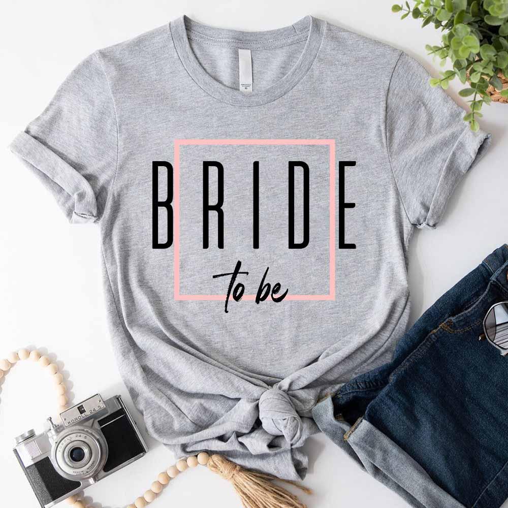 Bride to be print heather gray crewneck T-shirt with square pink outline