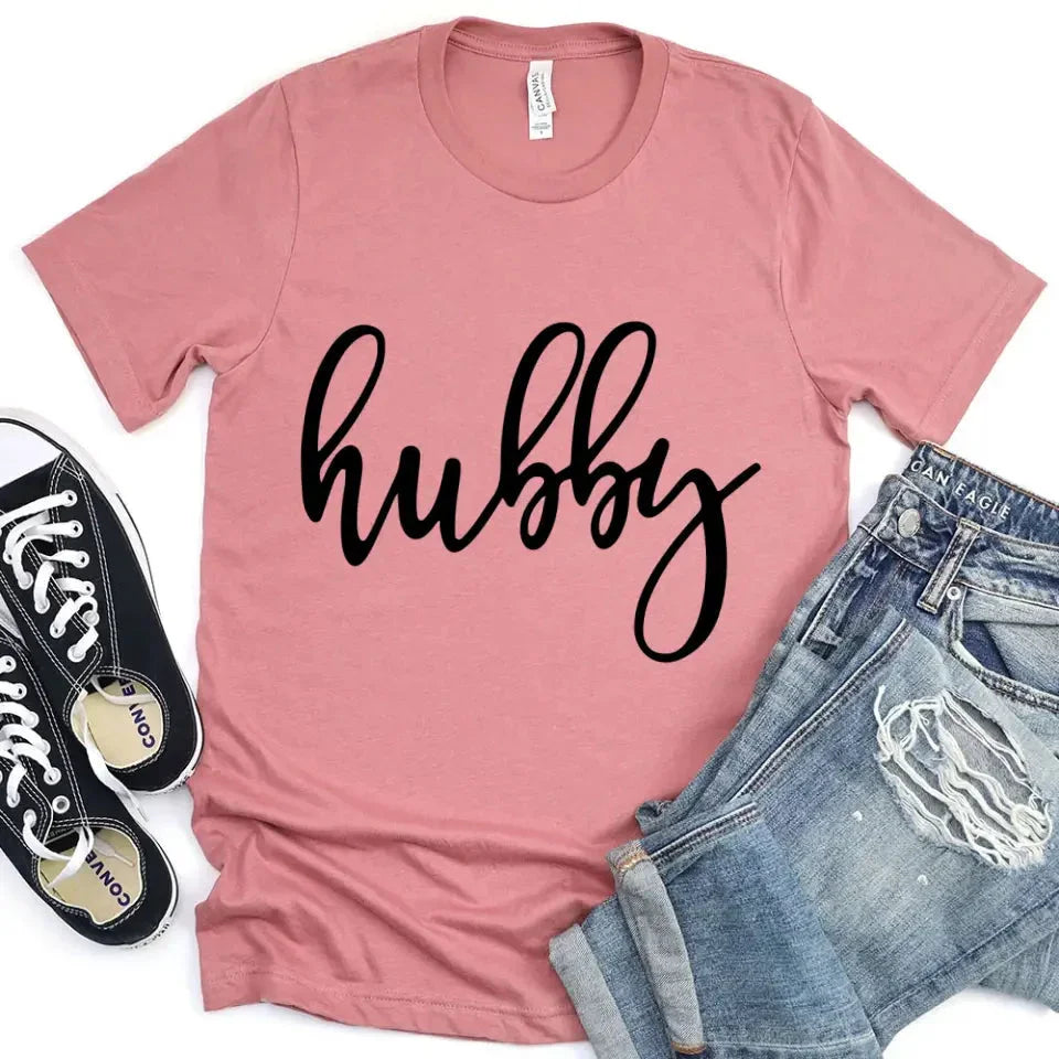 Mauve unisex couple tee with “hubby” script print across the chest